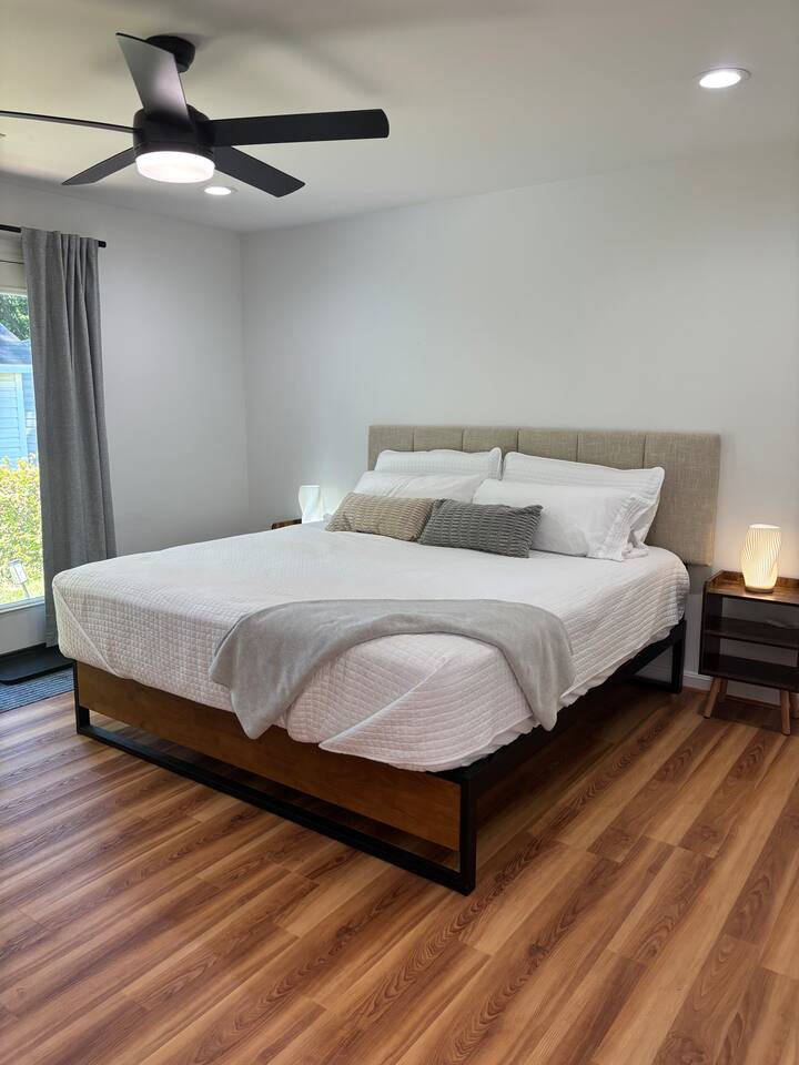 Private entrance & ensuite bath walk in closet