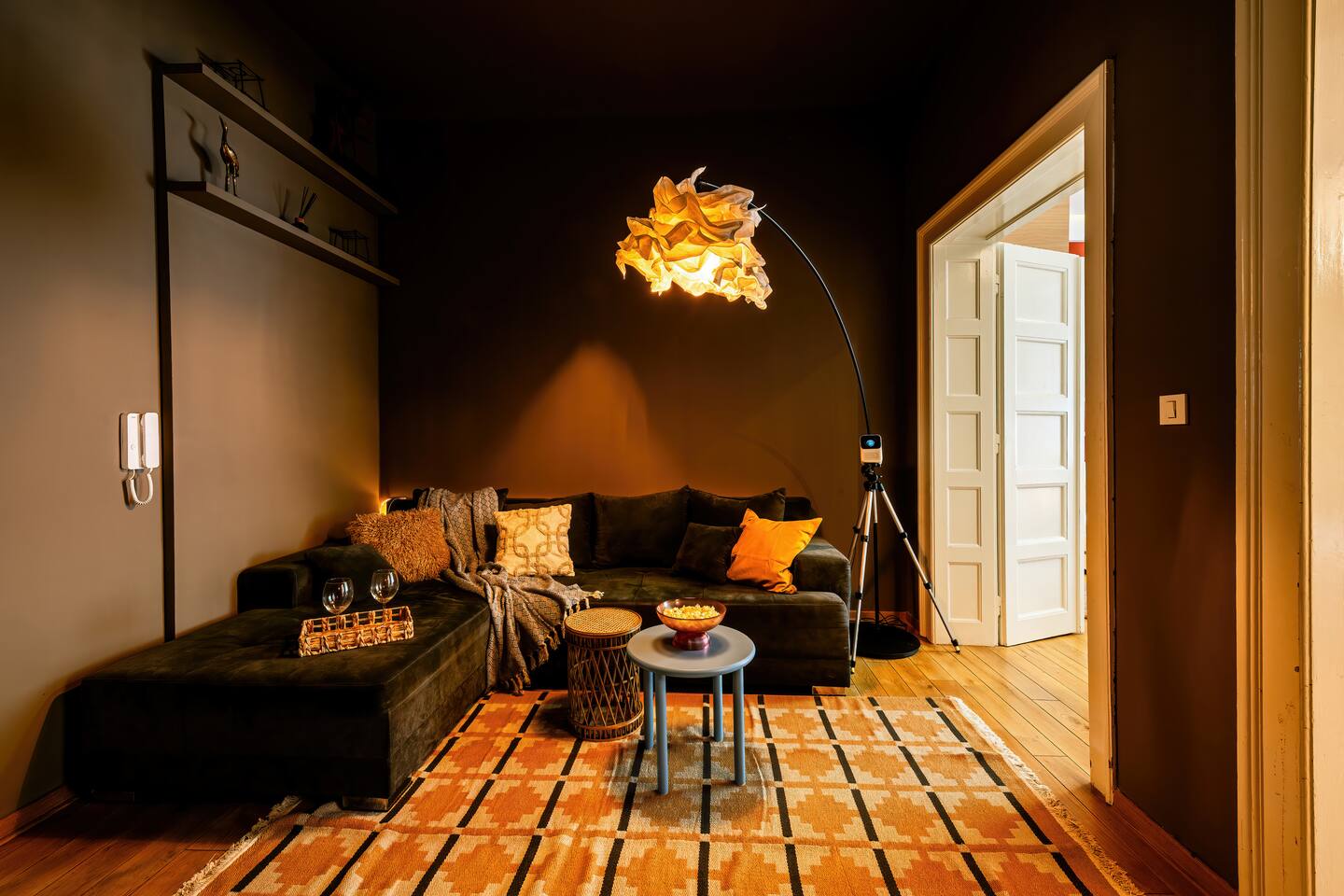 Grand Gallery w/Cinema & Balcony | Old Town