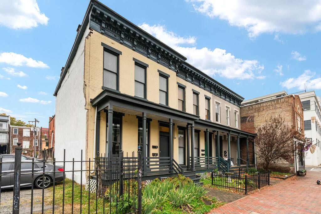 2 Parking Spots | Fast WiFi | Great for groups