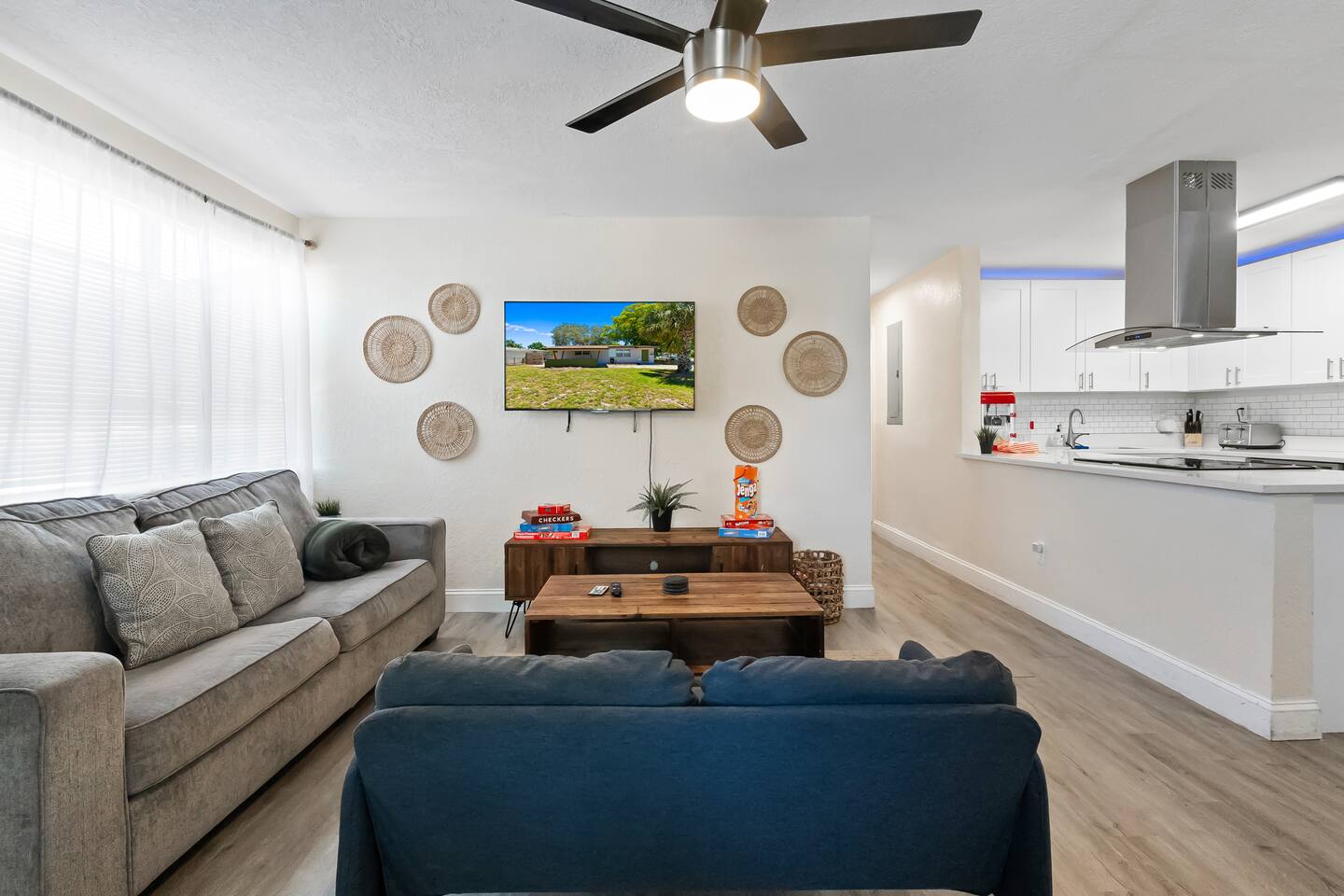 Walkable Gem: Arcades, Mins to Beach, Free Parking