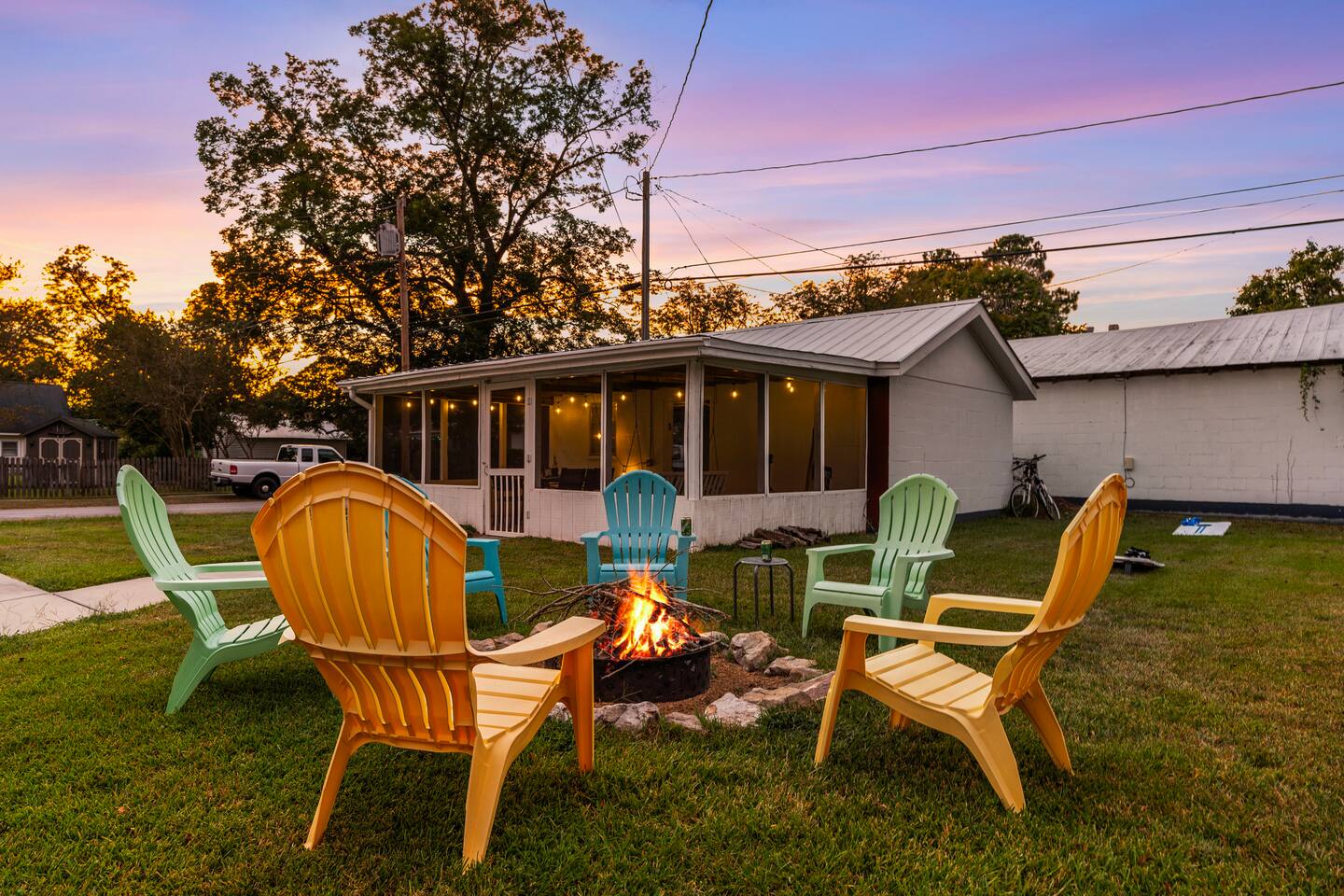 3 Mins to DT | Pickleball | Hot Tub | Game Room