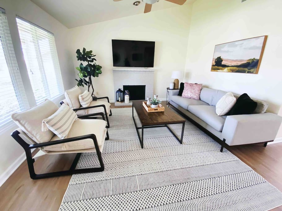 NEW Clean and Cozy Home + Hot tub