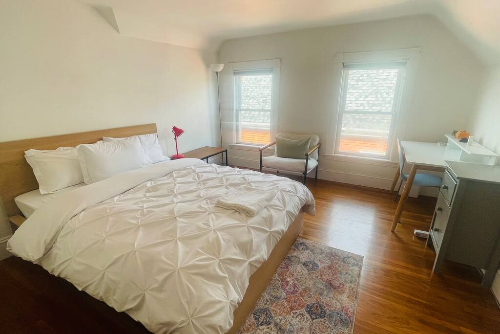 Sunny Room Near Harvard | Heart of Cambridge
