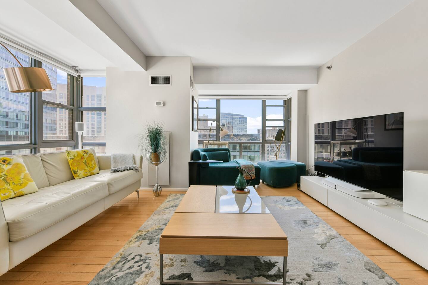 Heart of Boston. Lux 2 Beds 2 Bath. Gym + Rooftop
