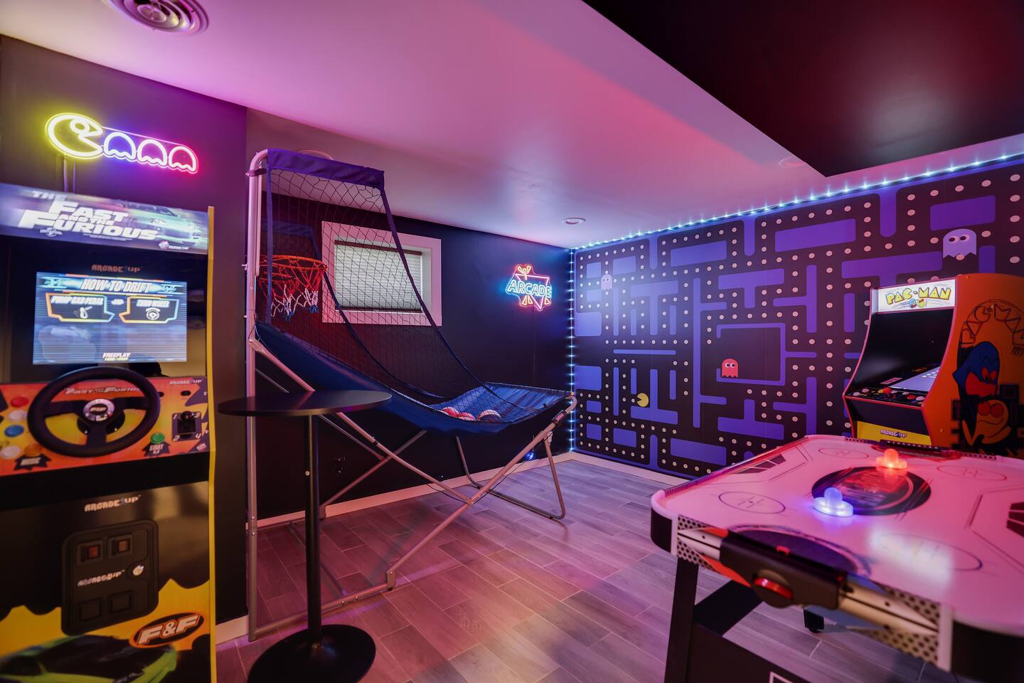 Modern & Spacious | PAC MAN Arcade |HotTub