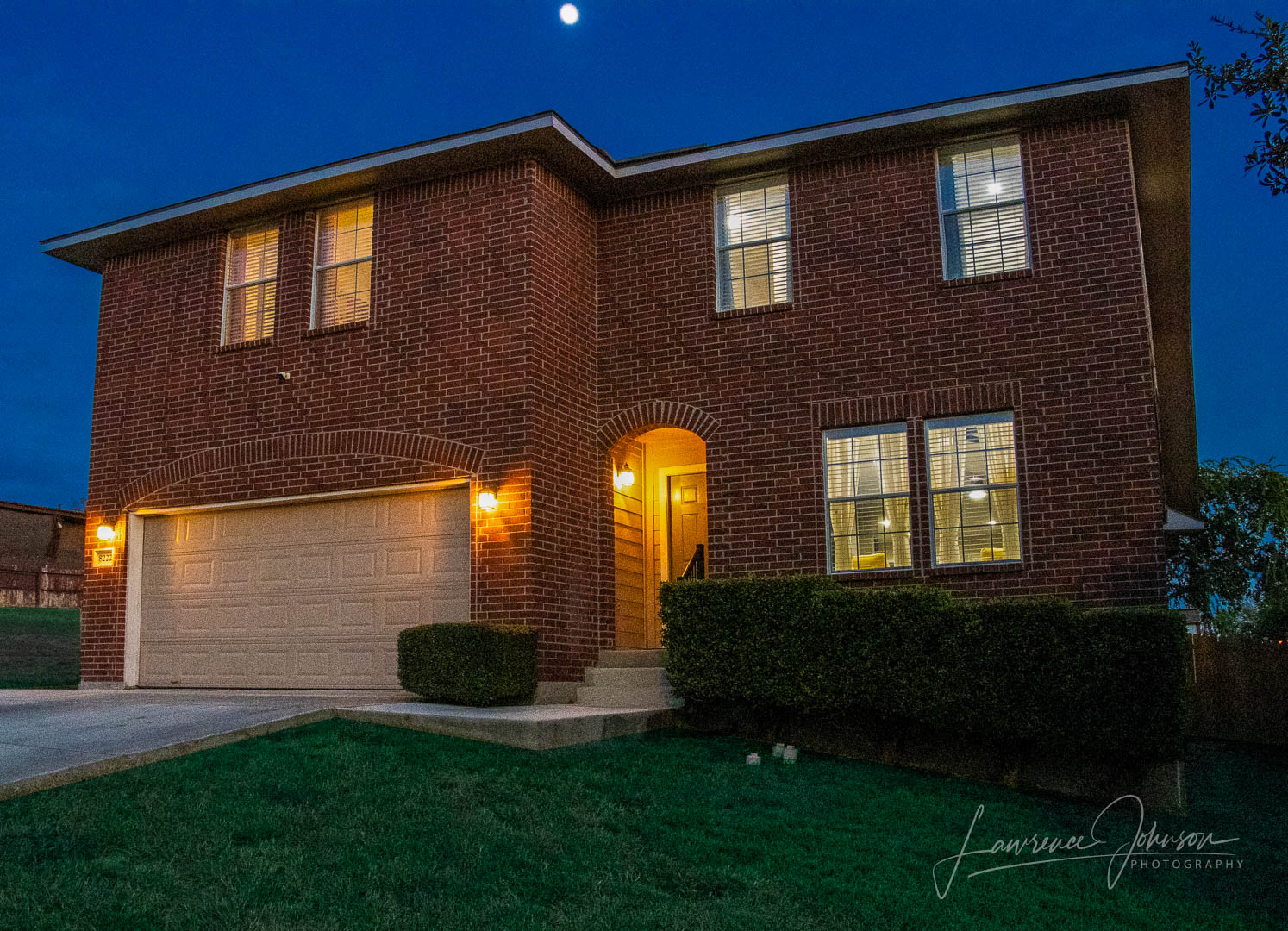 Cozy 4 Bed, 2.5 BR w/ Amazing Deck and Outdoor Bar