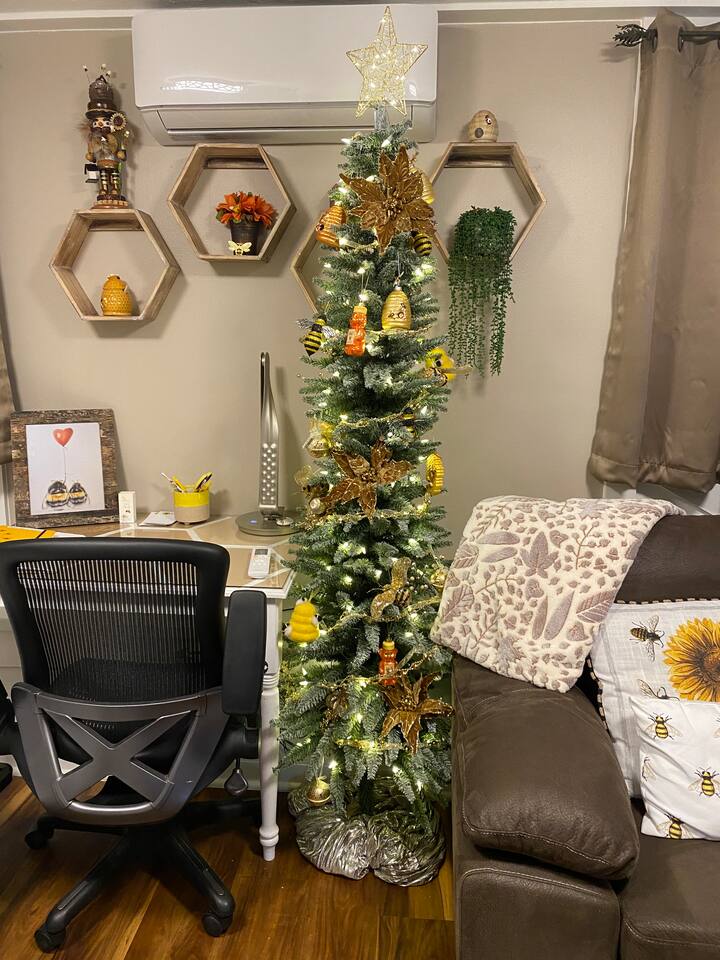 Bee-Themed Retreat Near Boston - Unique Stay