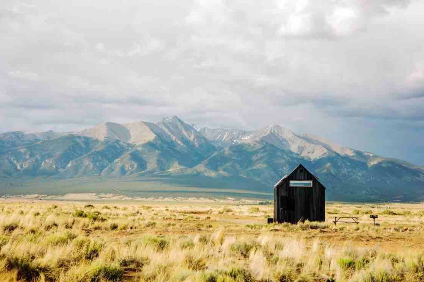 Off the Grid Loft w/ Stunning Mountain Views!