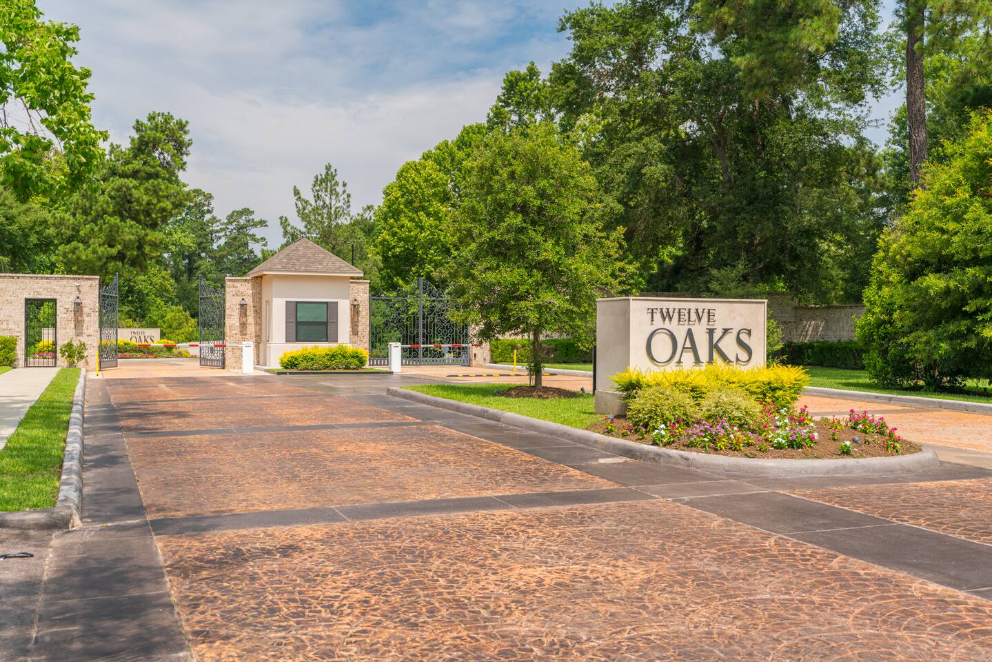 New 4bdr in Gated Comm + HUGE Summer Kitchen Area