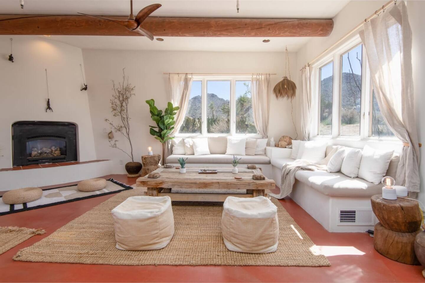 Desert Lily - Sunrise Suite with private hot tub and shared pool