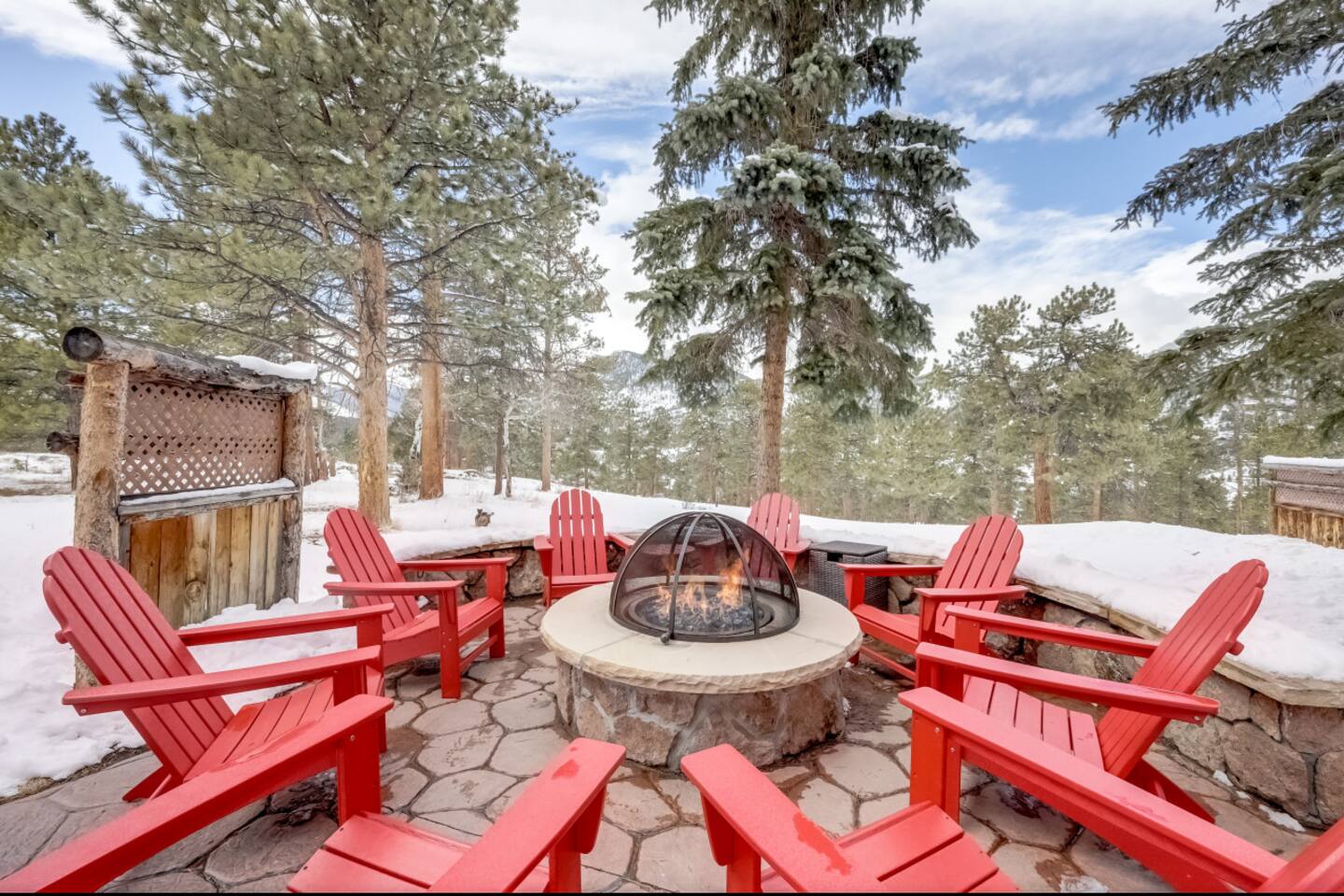 Luxury Cabin Oasis | Sleeps 18! Firepit & GameRoom