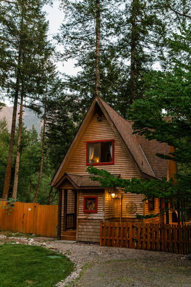 SouthFork Serenity River Cabin by Riveria Stays