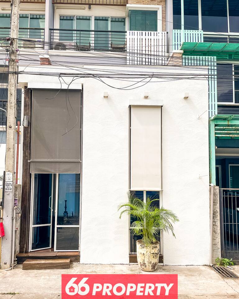 Stylish Townhouse in Nimman Area. Best Location!