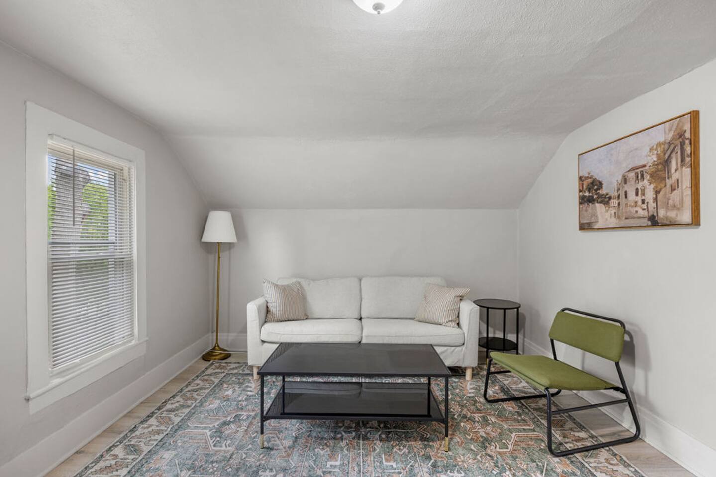 Upstairs Retreat, 5 Minutes to Niagara Falls, NY