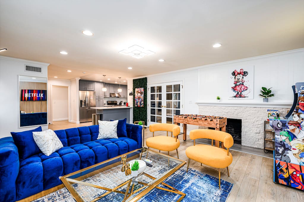 Mins to Disney! Luxe Living w/ Arcade & Foosball