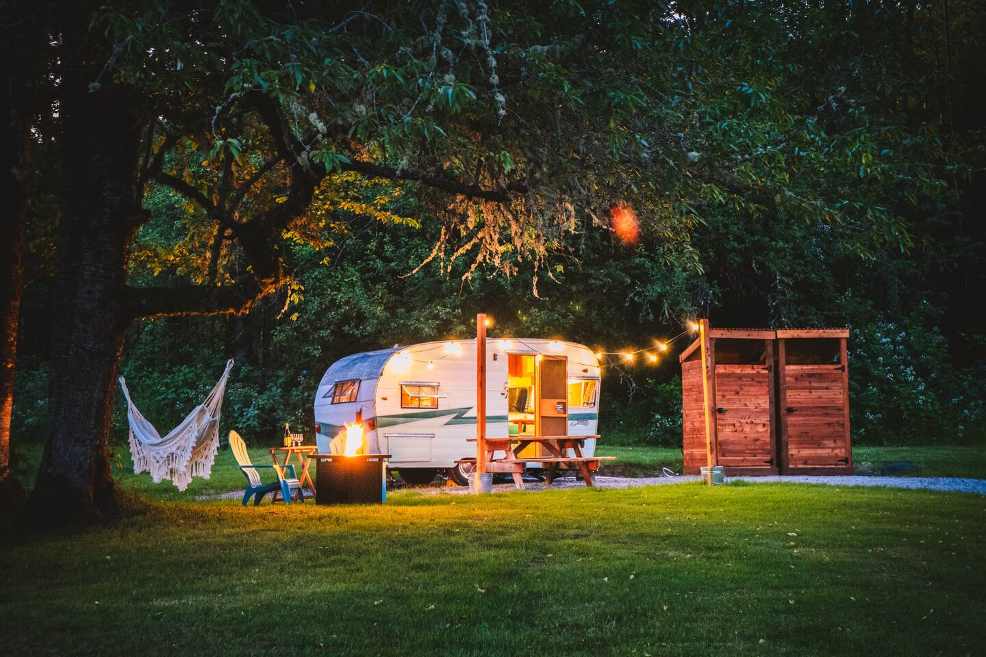 "Layla" the Glamping Trailer at Ashford Lodge