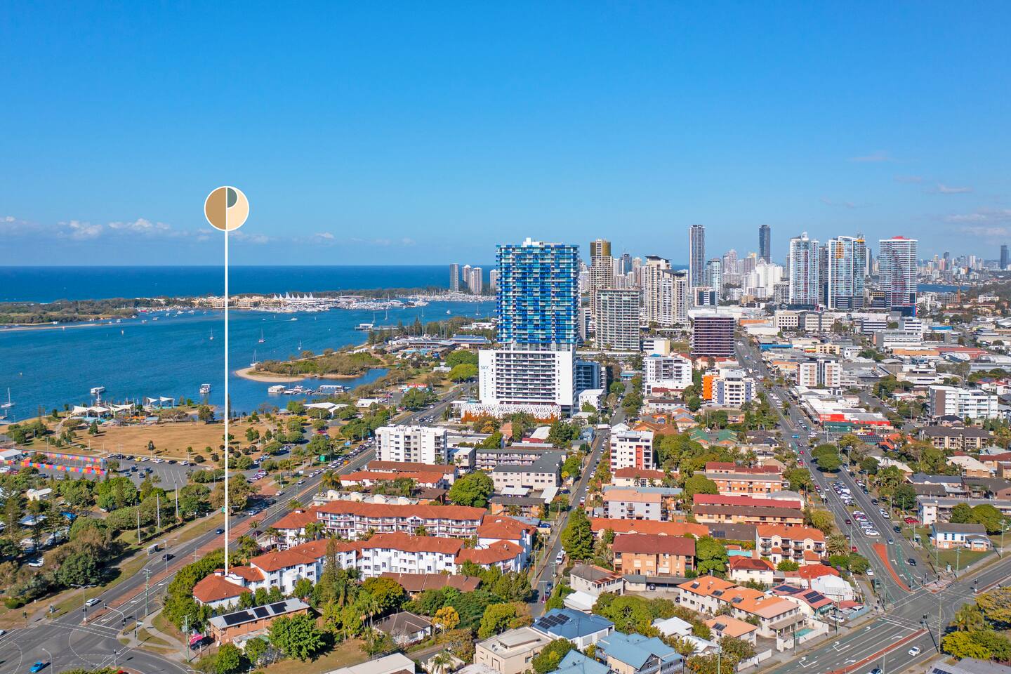 Hamptons Charm: Central 1-BR Apt Pool Tennis Court