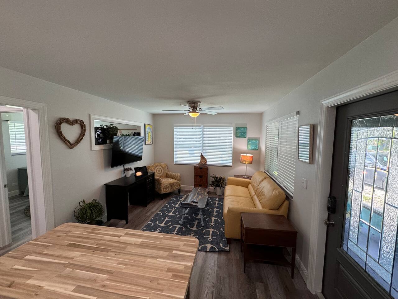 875 Oasis #4 Location!