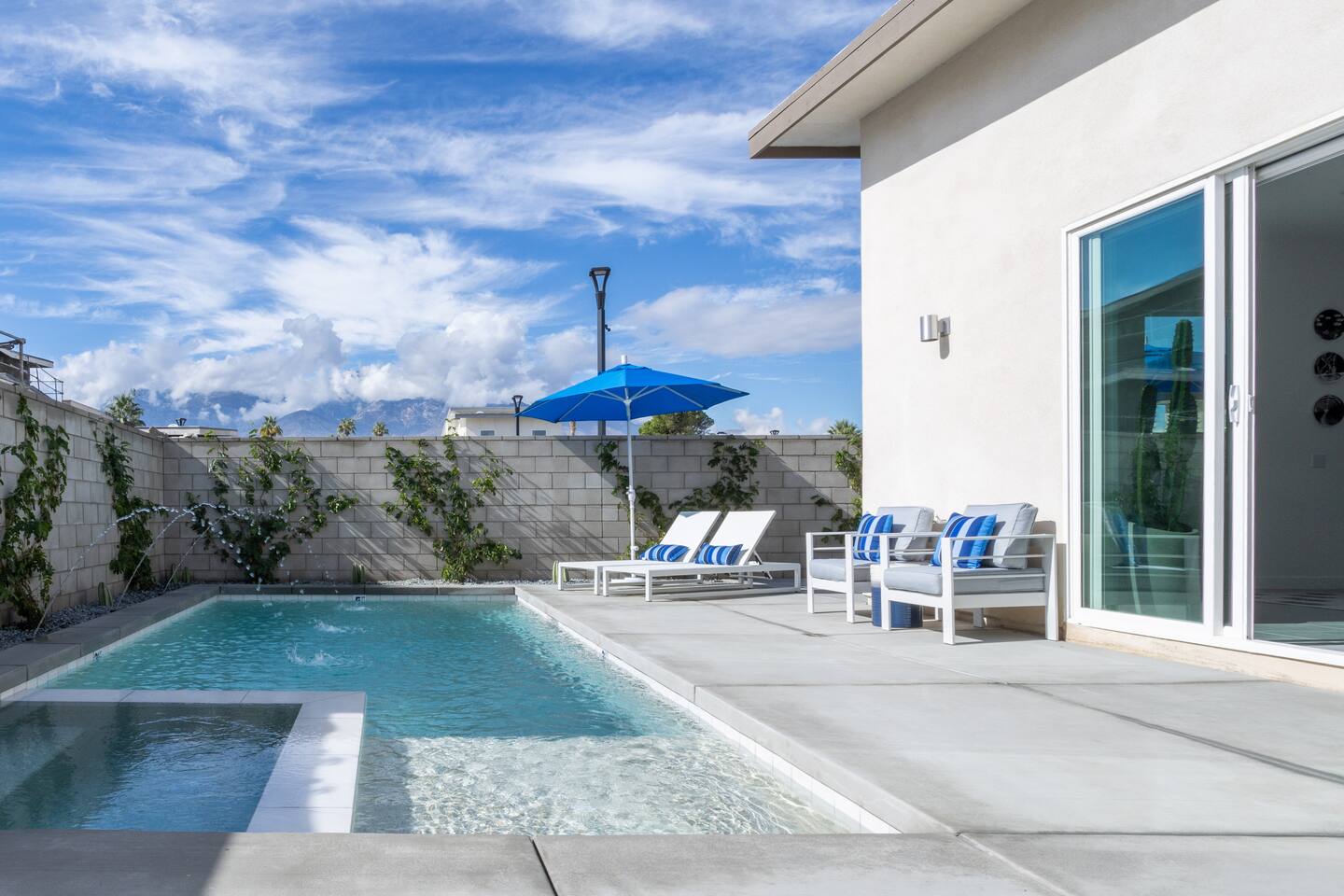 Saltwater Pool/Spa, Mountain Views, EV Charger