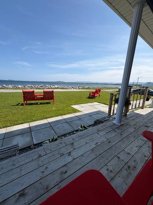 Ocean-View Queen + Hot Breakfast | Adult-Only