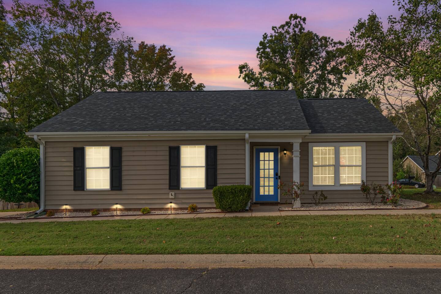 Quiet Stay Near Ballantyne-PetFriendly-FullyFenced