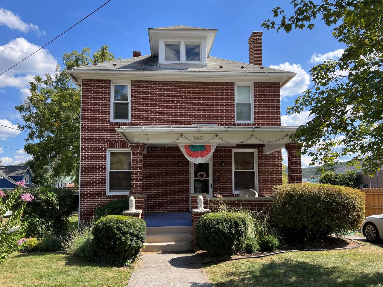 Heart of Romney - 4 beds, 2 full baths, 1920's Gem