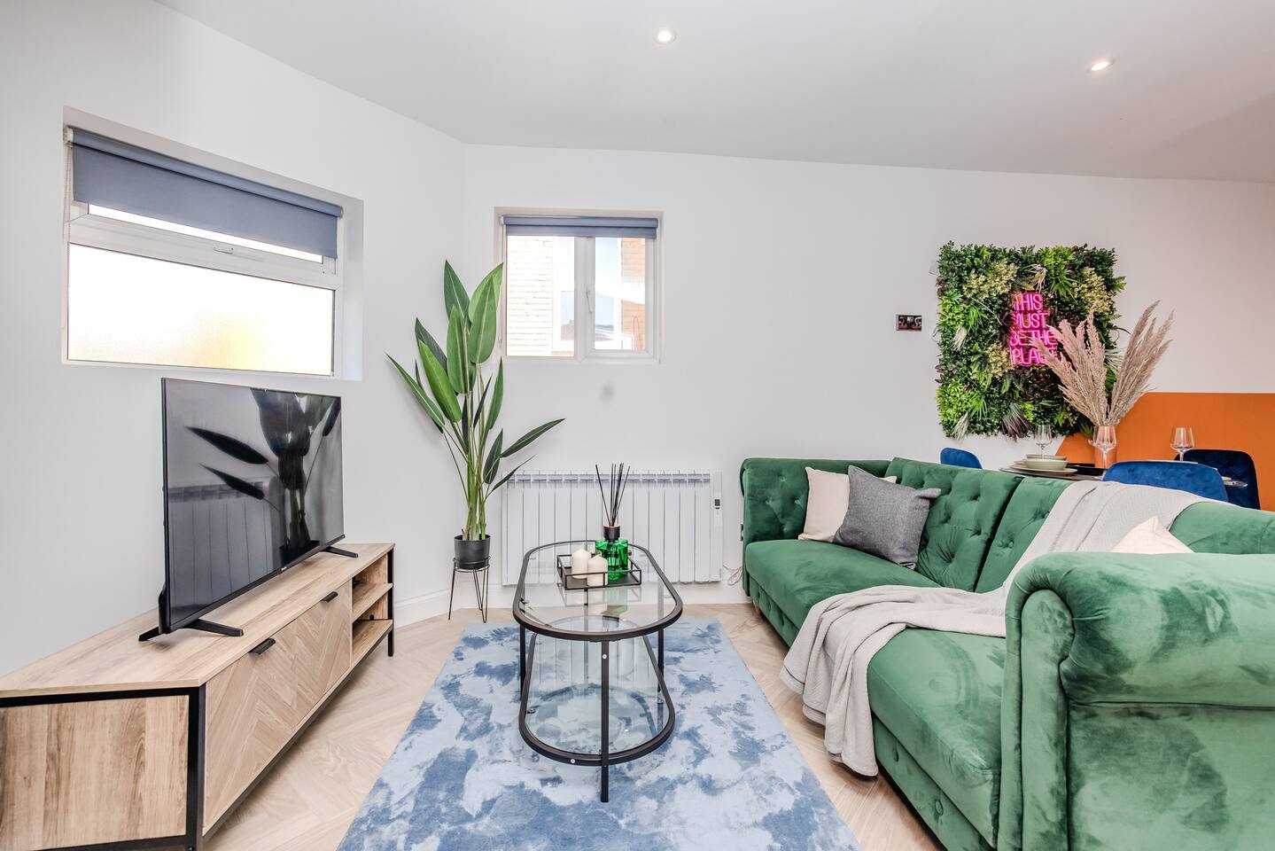 Beautiful 2 Bedroom Flat Next to Brighton Beach and Shopping Centre