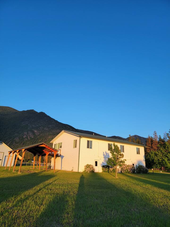 Two Private Suites Close to GNP with Game Room!