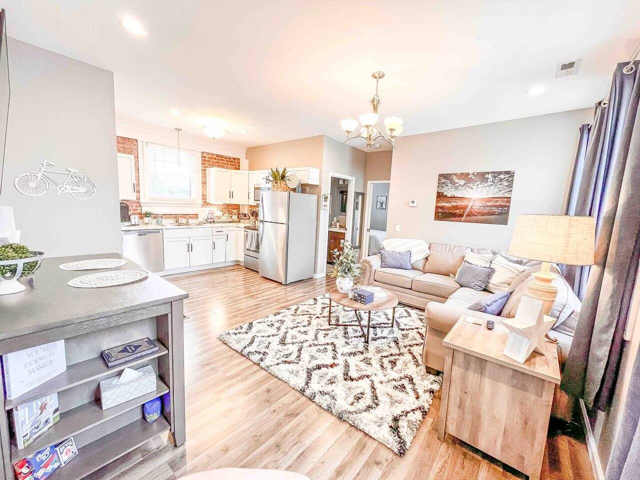 Main Street 2BR Upscale Apartment