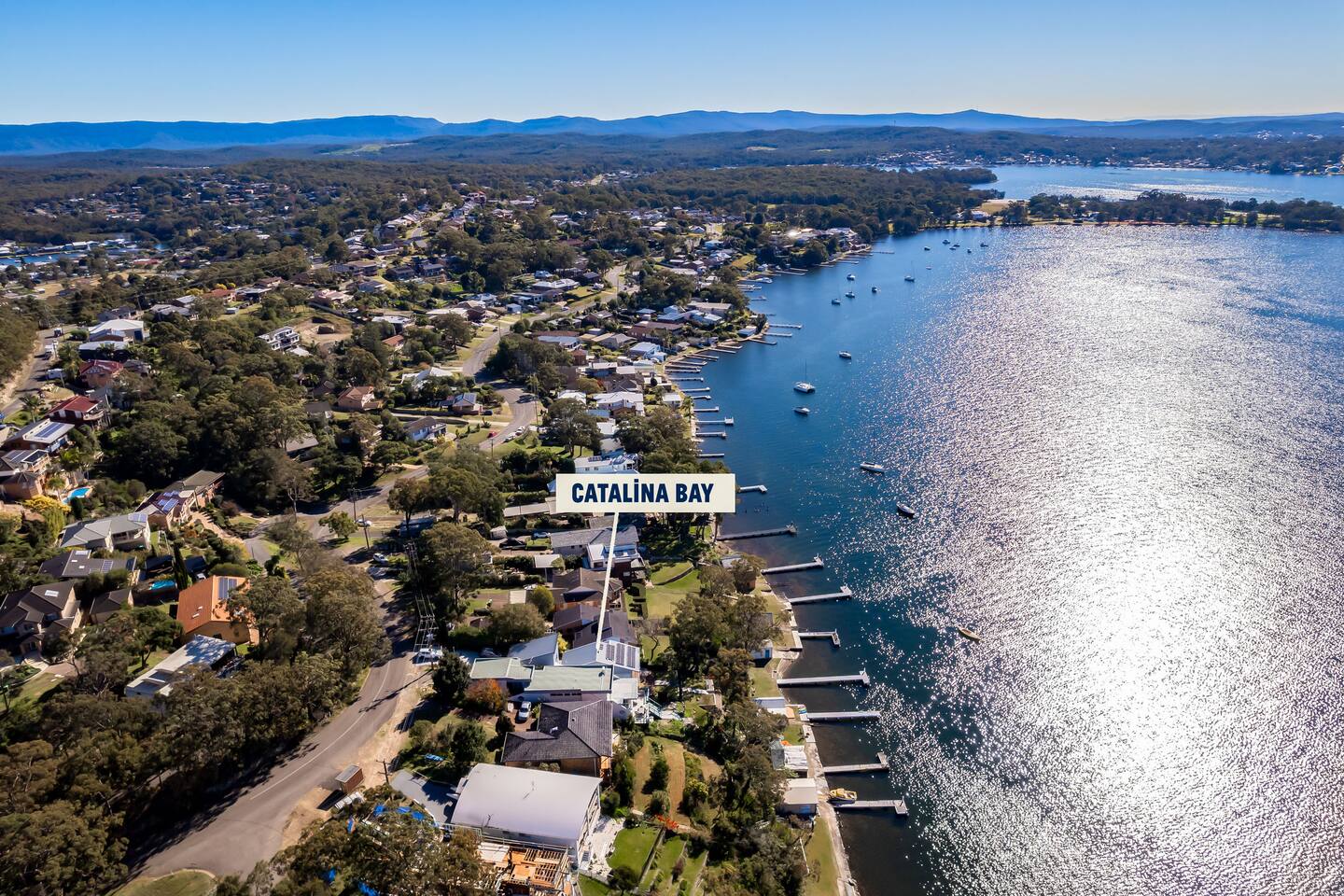 Catalina Bay - 3pm Checkout - Absolute Lakefront