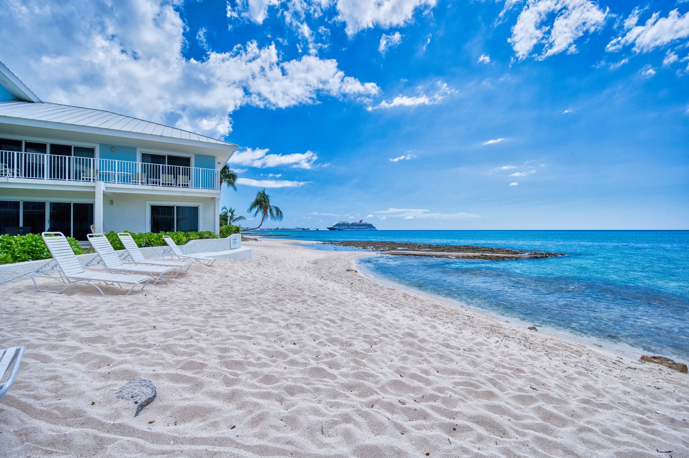 Beautiful Beachfront Apartment!