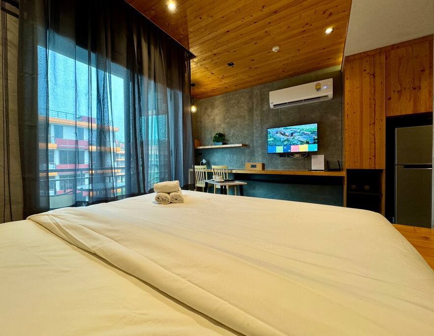 Mira Naiharn | Minimalist Design & Mountain View NH378