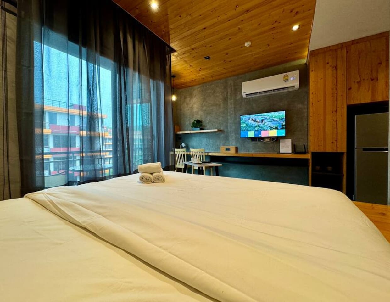 Mira Naiharn, Minimalist Design & Mountain View at Relife Windy