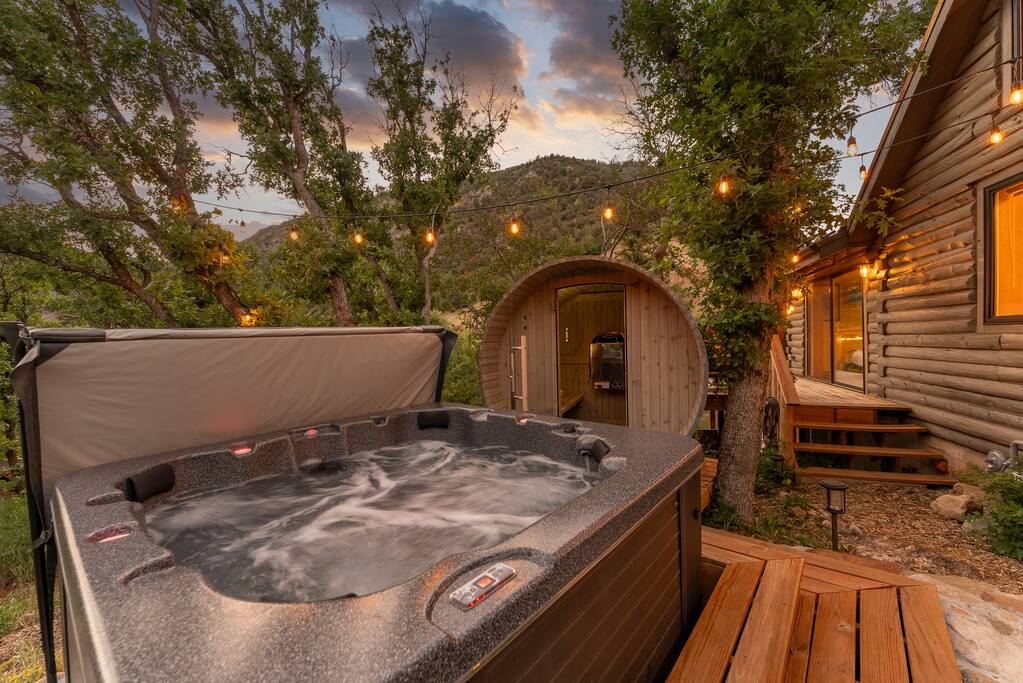 Hot Tub| AC | Sauna | Hot Springs | Patio | Bike