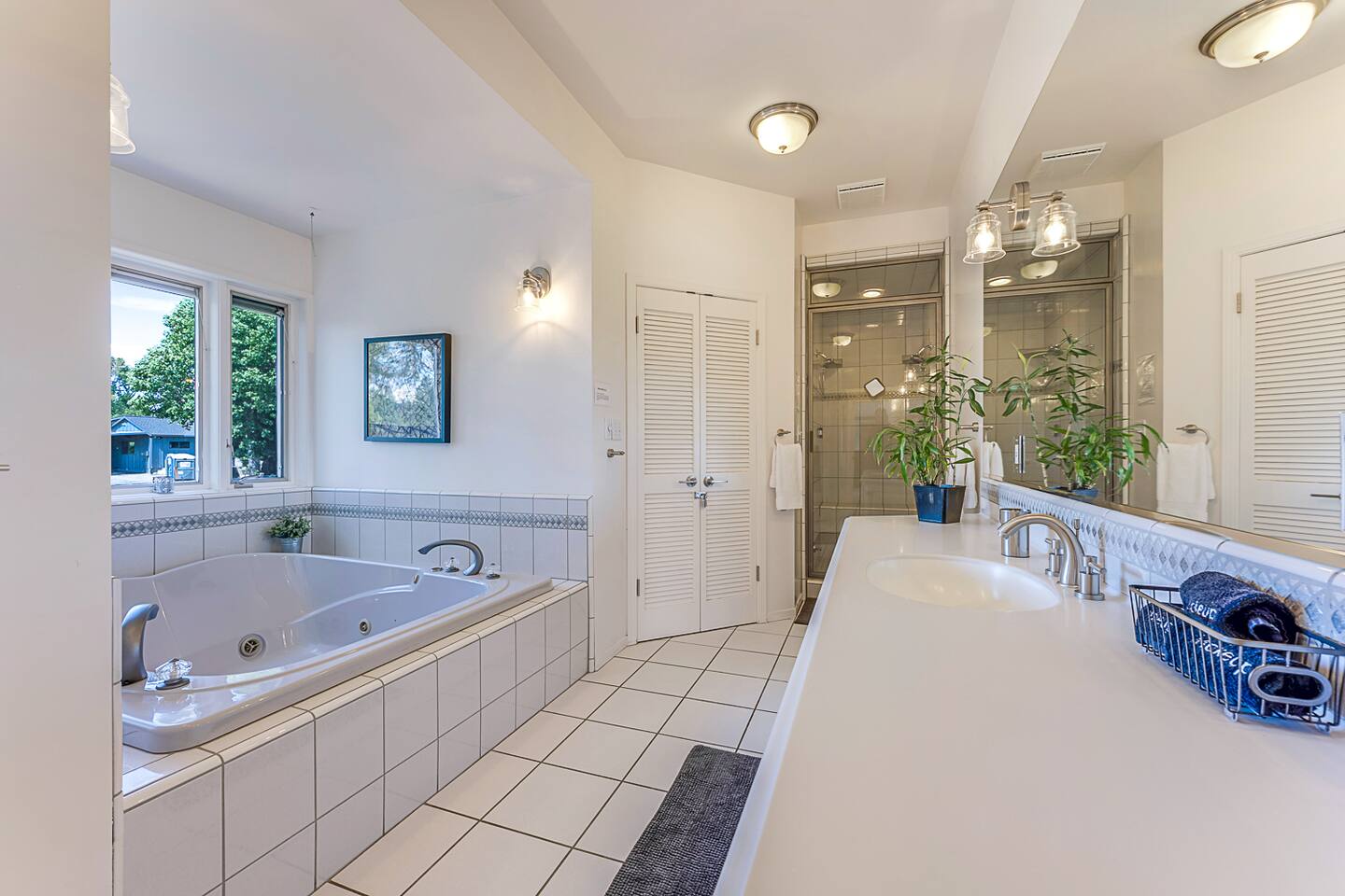 After a soak in the primary bathroom’s whirlpool tub, step straight into the steam shower for an added touch of relaxation. Enjoy a seamless transition from indulgent relaxation to a rejuvenating steam experience.