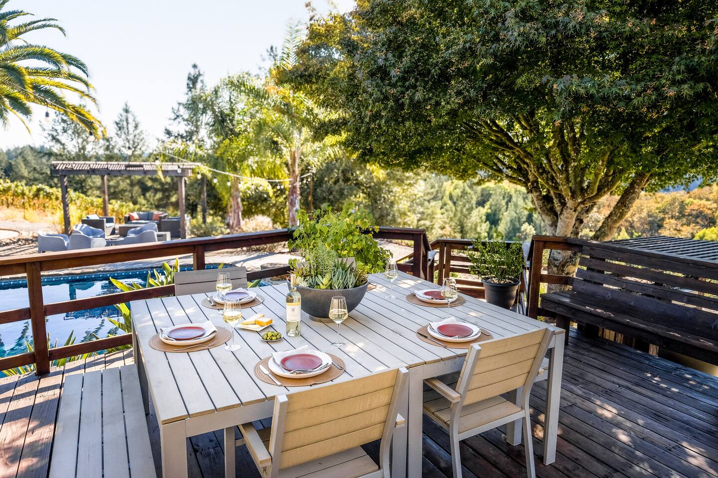 Let the views of the rolling hills and vineyards calm your senses as you enjoy a relaxed meal outdoors.