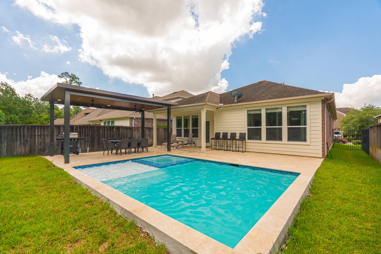 New POOL & SPA + Pergola & BBQ modern 1 story home