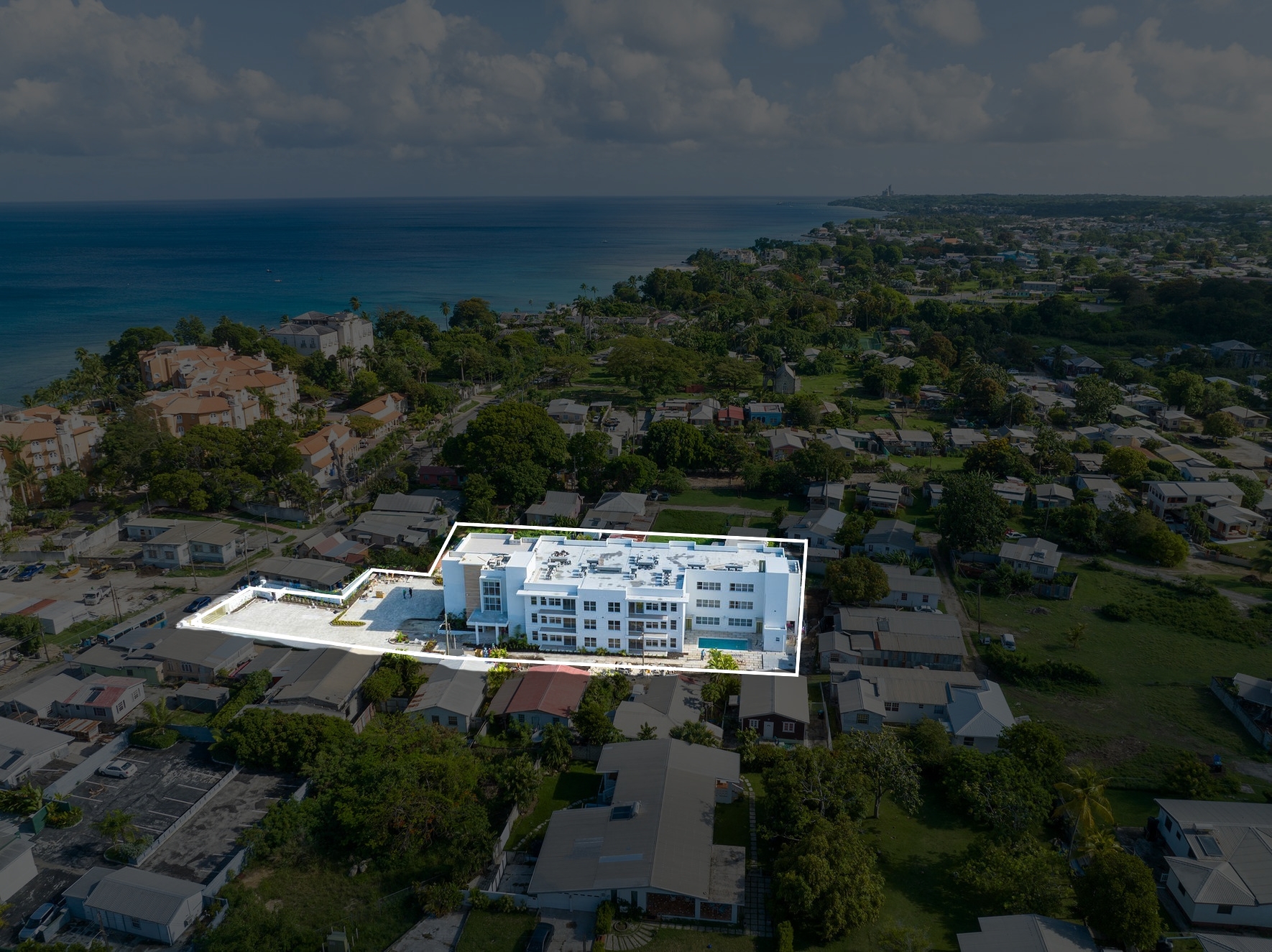 Modern coastal stay in a peaceful neighborhood near the ocean