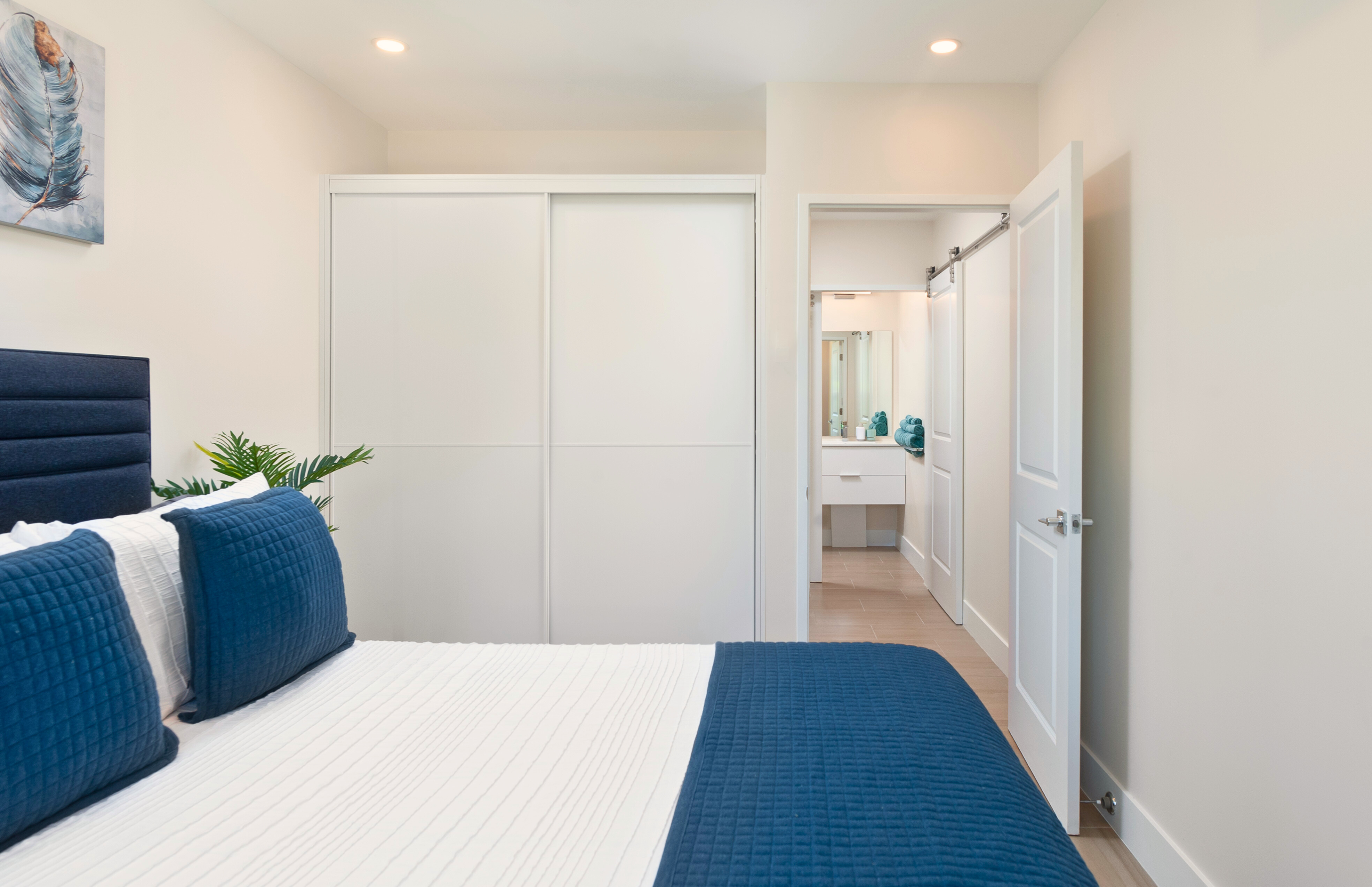 Bright modern bedroom with ensuite access and spacious closet