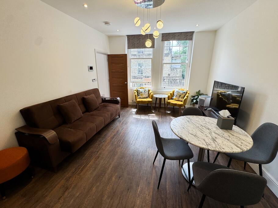 Luxury 1 BD Apartment w/ Balcony  - Kensington!