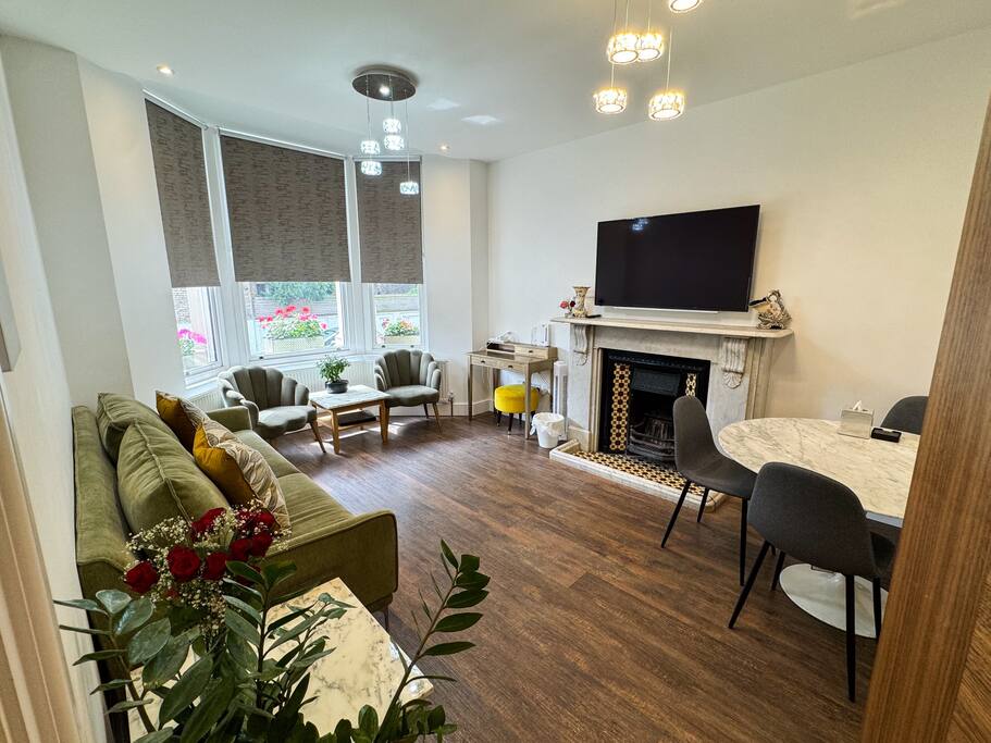 Newly Refurbished  2 BD Apartment  - Kensington!
