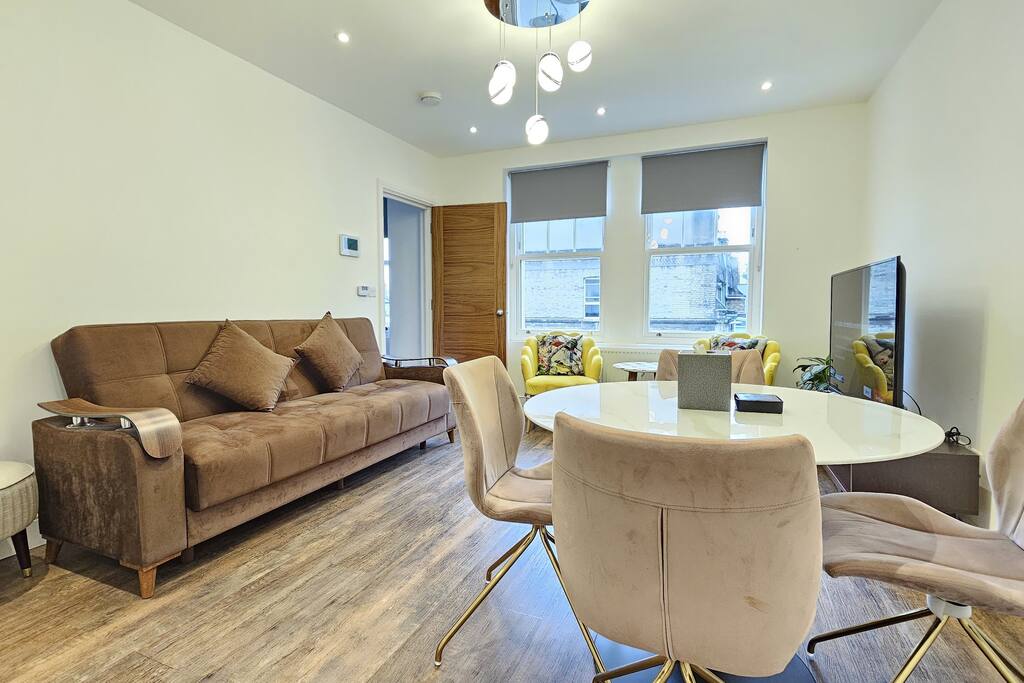 Luxury 1 BD Apartment  - Kensington!