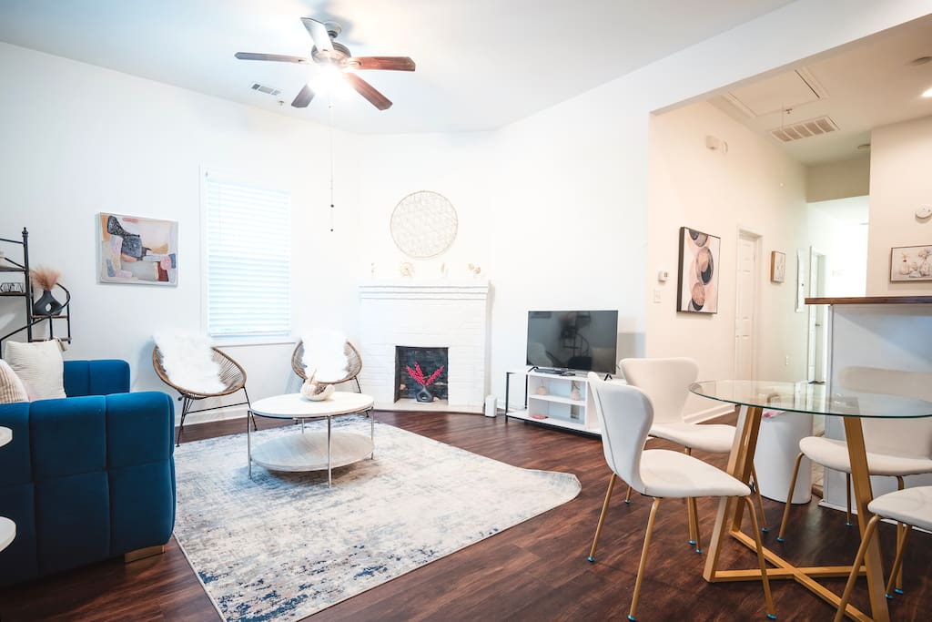 2BR Chic Duplex - Firepit - Perfect for Travel