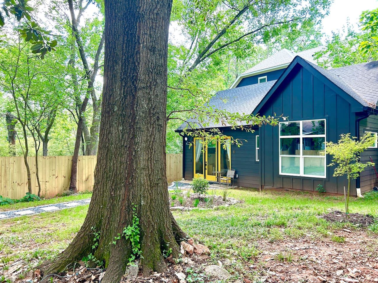 Inner City Hideout: Serenity with Big Nature Views