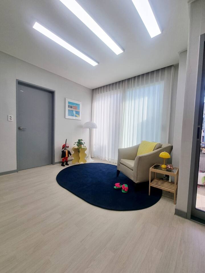 부산 서면 1.5km, 아늑한 주거지에 위치한 3룸