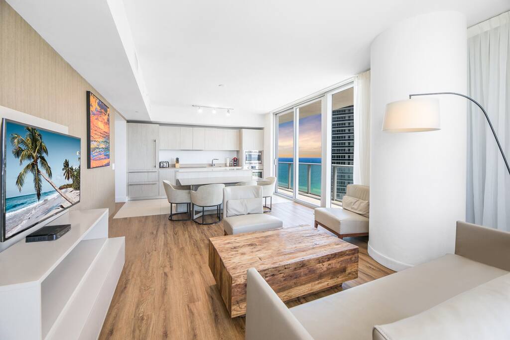 Ventur Luxe Condo l Oceanview | LYFE Beach Resort