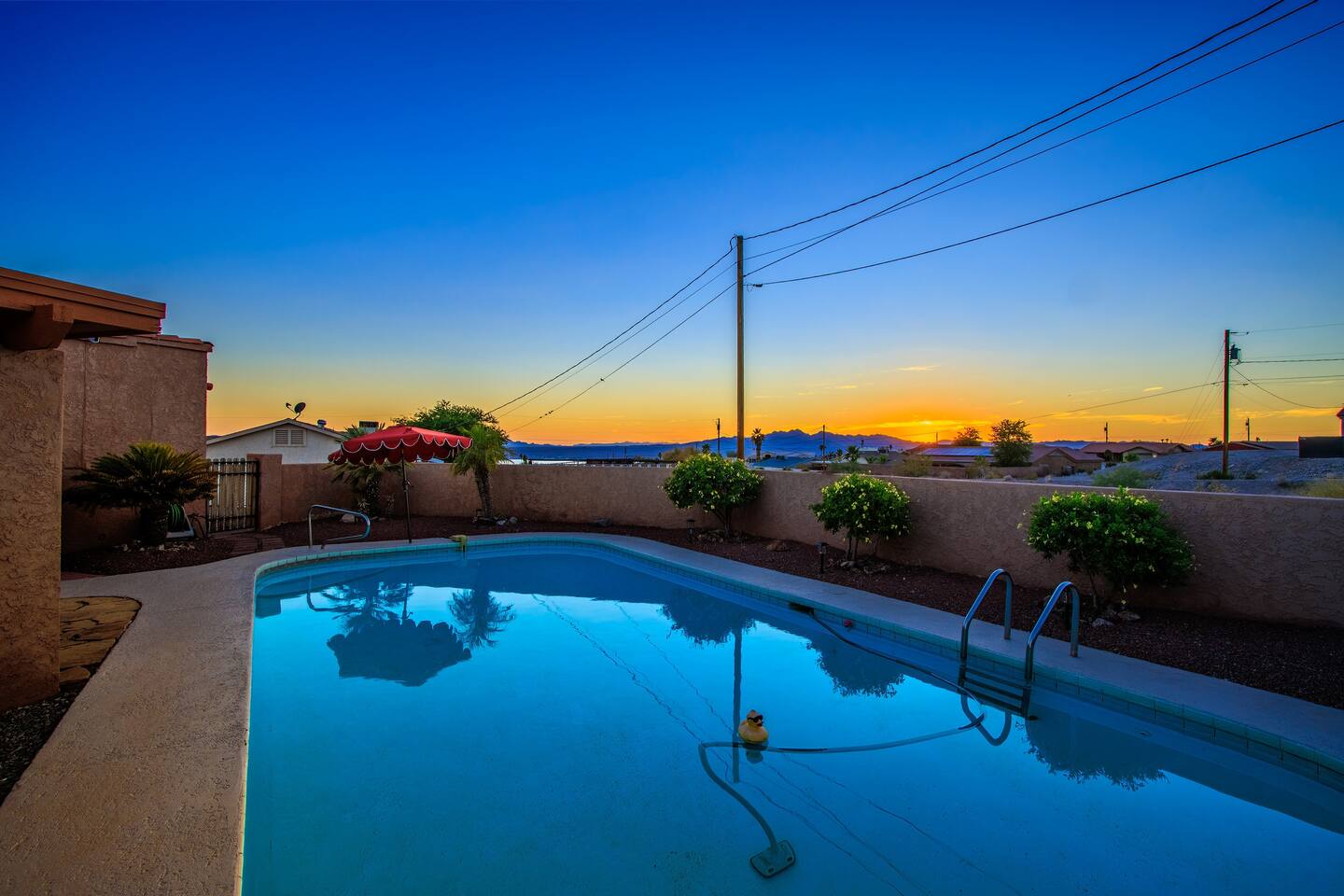 Lake Havasu: Big Pool & BBQ Fun!