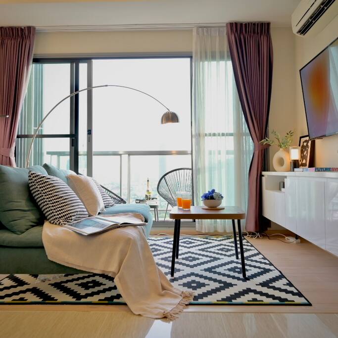 5min Metro | KingBed | Kitchen full | Netflix WiFi