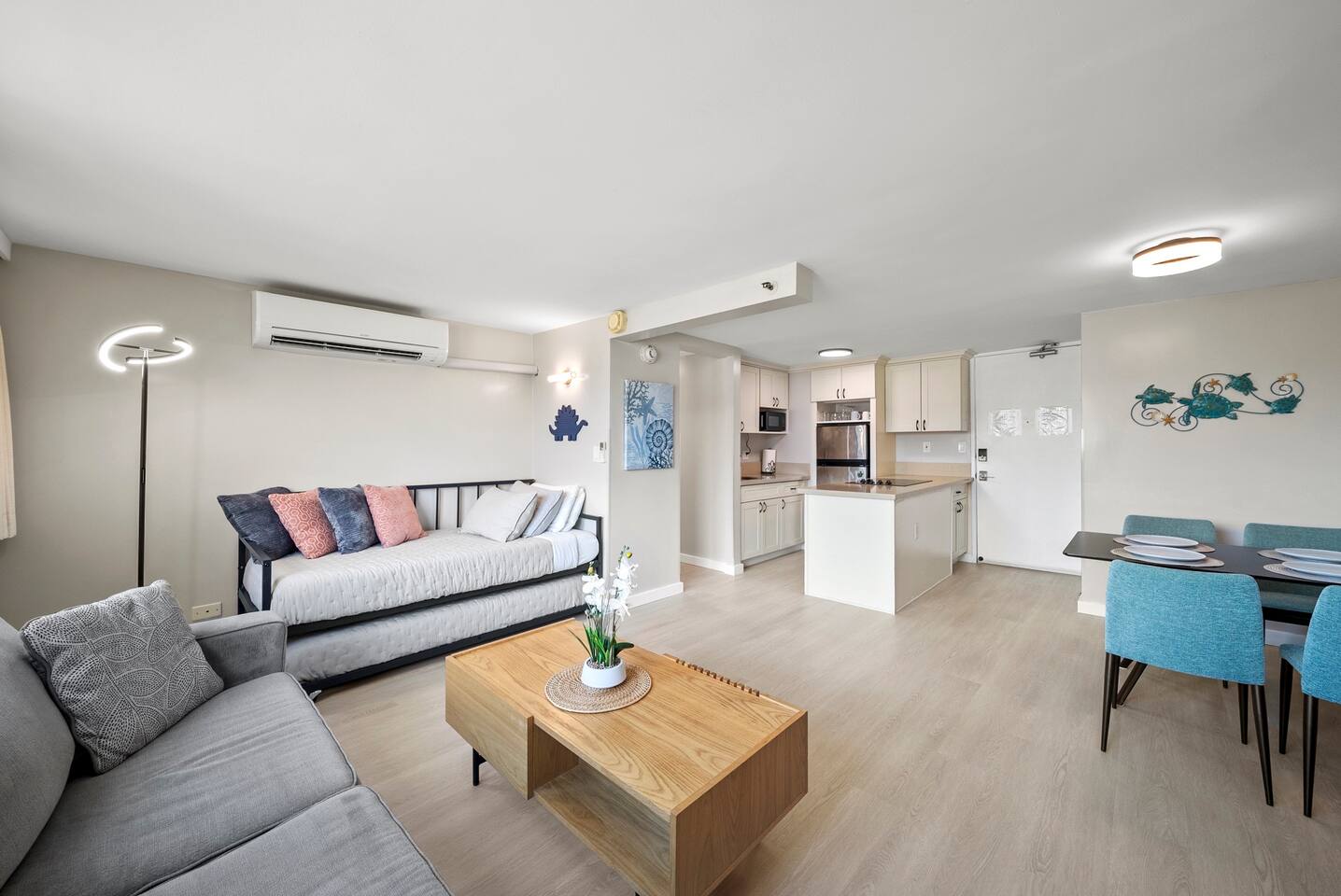 Amazing Views Waikiki 28FL 1BR Family/Group Condo