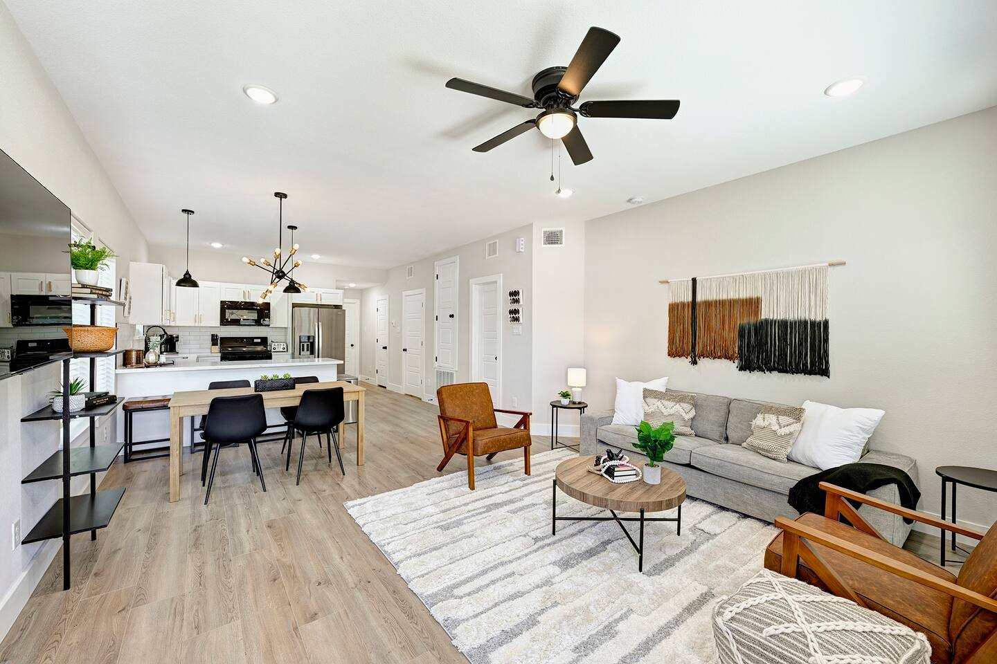 Contemporary 2BR| Free Parking & Fast WiFi Near DT